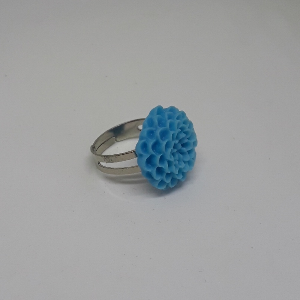 Blue flower ring